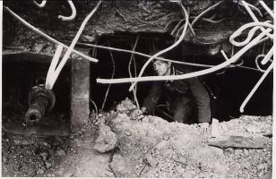 Ligne Maginot - WELSCHHOF - (Ouvrage d'infanterie) - Bloc 1
Le créneau du canon de 47mm de l'entrée de l'ouvrage après les combats