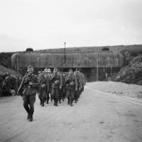 Ligne Maginot - ANZELING - A25 - (Ouvrage d'artillerie) - Les allemands abordant un air de vainqueurs... pour un ouvrage qu'ils n'ont pas vaincu