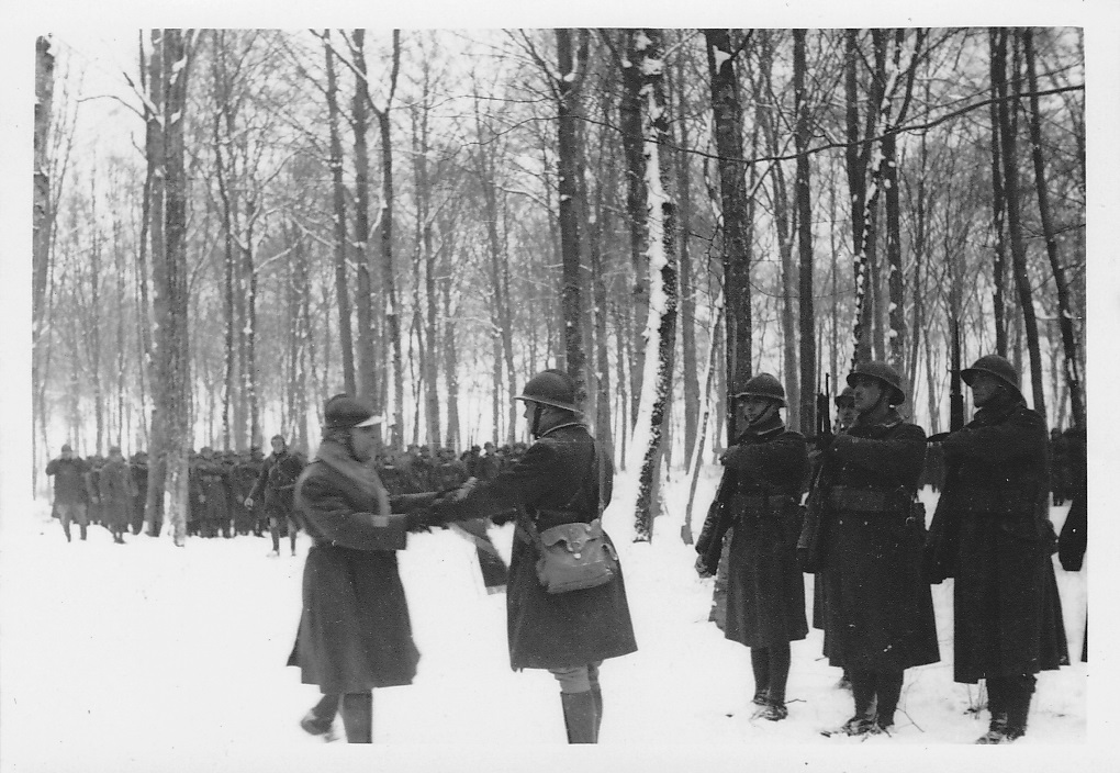 Ligne Maginot - Cérémonie de remise du fanion au 161° RIF - Cérémonie de remise d'un fanion, sans doute celui du 2ème Bataillon.