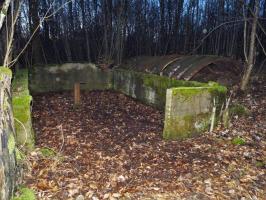Ligne Maginot - MOLVANGE - A9 - (Ouvrage d'artillerie) - Entrée hommes 
Les restes du casernement extérieur
