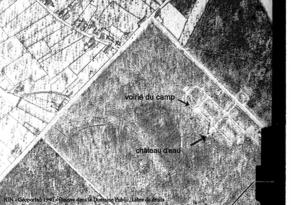 Ligne Maginot - RAUCOURT - (Camp de sureté) - Le chemin de Raucourt est cimenté jusqu'à l'entrée du camp. Les voies du camp sont encore décelables grâce aux bordures en pierre (voir autre photo)