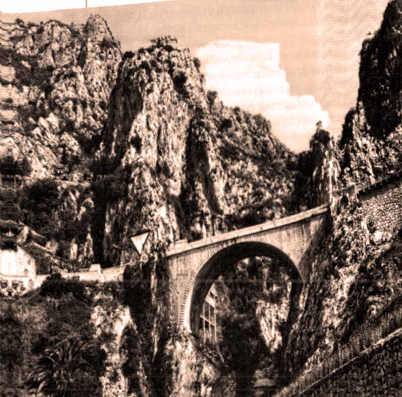 Ligne Maginot - PONT SAINT LOUIS (BARRAGE RAPIDE) - (Blockhaus pour canon) - Cartes postales de la frontière
Le pont saint louis   et la frontière  vue du d’en bas (pont saint Ludovic)