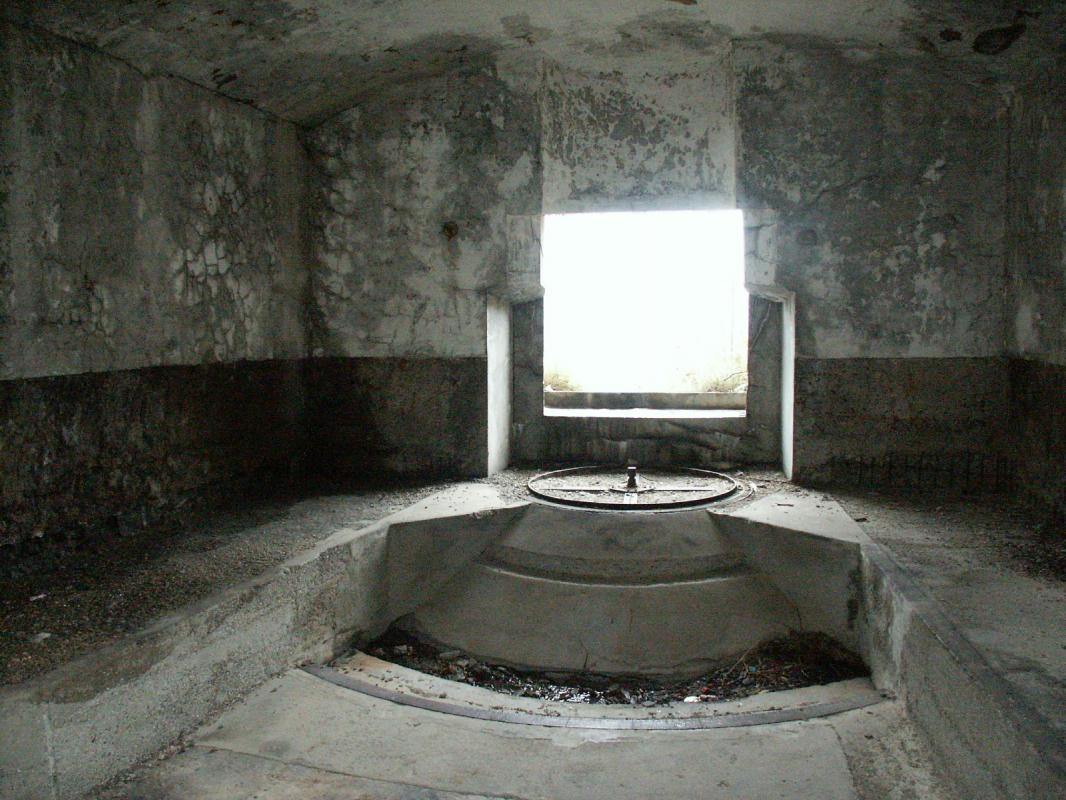 Ligne Maginot - REPLATON (QUARTIER ARC - 71° BAF) - (Position d'artillerie préparée) - Plateforme à lambourdes pour 75 mm dans la batterie A