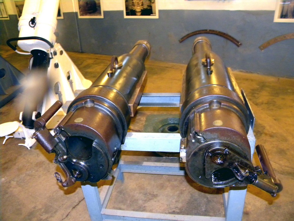 Ligne Maginot - Canon - obusier de 75 R 32 - Tubes provenant de l'ouvrage du Mont des Welsches
Musée du fort de Schoenenbourg