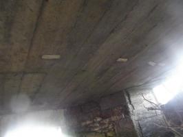 Ligne Maginot - MM272 - LE RATENTOUT OUEST - (Casemate d'artillerie) - vue sur la dalle de plafond et les restes du coffrage .