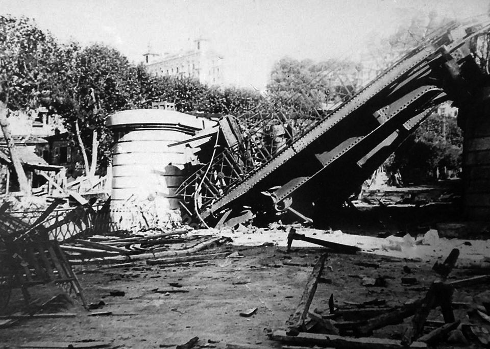 Ligne Maginot - Pont CAREI - Le pont détruit par le dispositif de mine installé par le 76°BAF