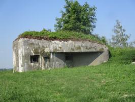 Ligne Maginot - B585 - RIEZ DE L'ERELLE - (Blockhaus pour canon) - Photo prise de la Route de Mons.