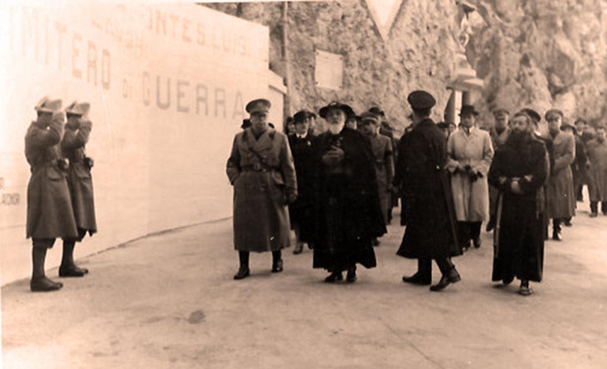 Ligne Maginot - PONT SAINT LOUIS (BARRAGE RAPIDE) - (Blockhaus pour canon) - ceremonie au pont saint louis en présence  des familles des soldats italiens  entre autre celles de Mario Lalli