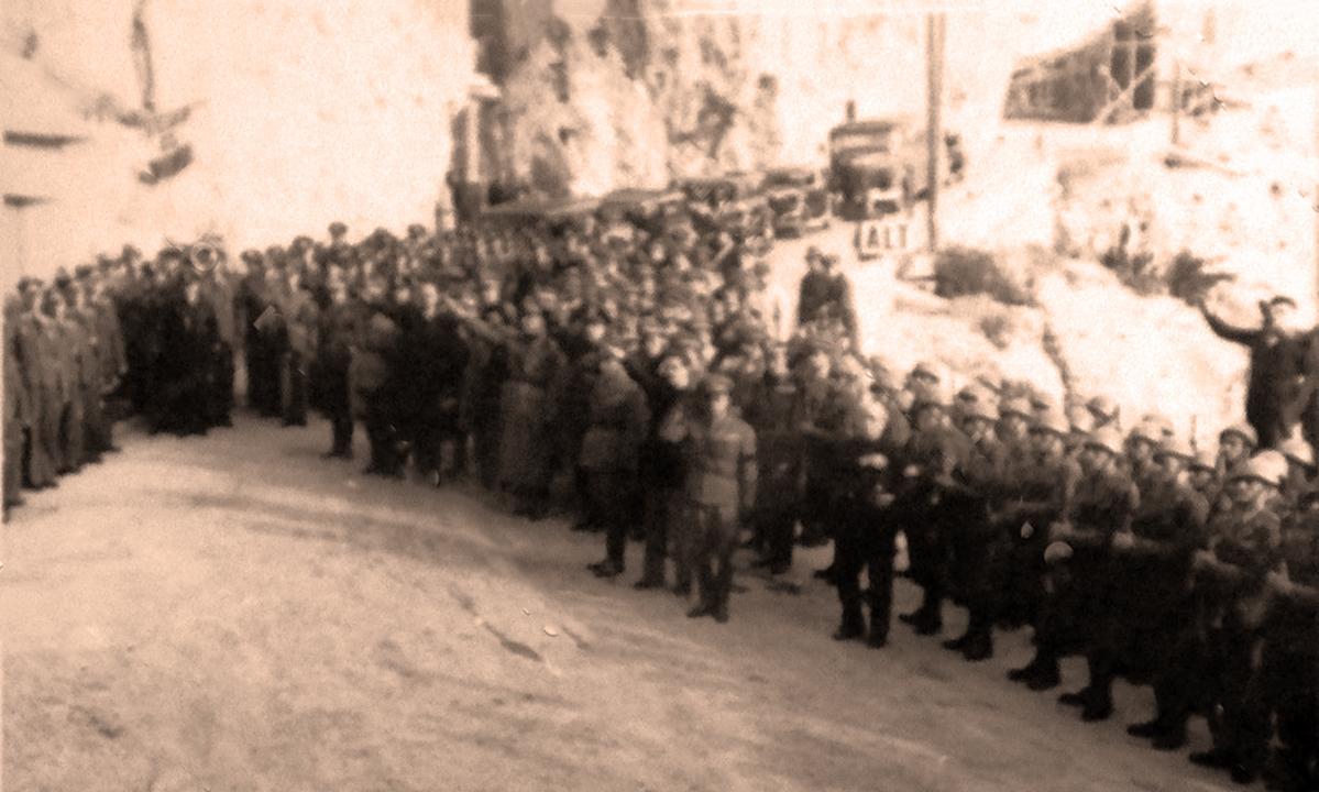 Ligne Maginot - PONT SAINT LOUIS (BARRAGE RAPIDE) - (Blockhaus pour canon) - les différentes troupes,  au fond le bâtiment des douanes italiennes en construction