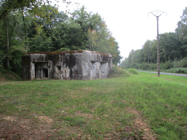 Ligne Maginot - A36 - FORT JEAN DIOT - (Casemate d'infanterie - double) - Blockhaus situé dans son environnement.