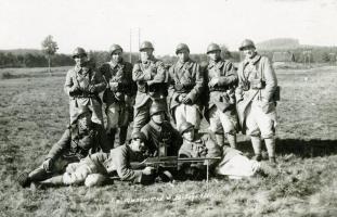 Ligne Maginot - 23° Régiment d'Infanterie de Forteresse - Un groupe de soldats du 23° RIF en manœuvre au camp de Bitche en 1930