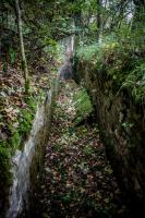 Ligne Maginot - Blockhaus Cb3 - boyau d’accès maçonné en excellent état. Au sol contre le muret, la porte du bloc 