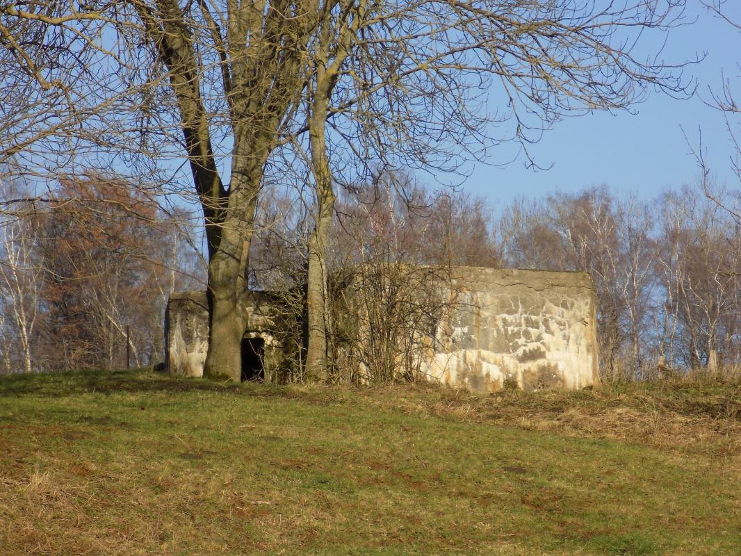 Ligne Maginot - 80 - LES CERISIERS SUD - (Blockhaus pour arme infanterie) - Face droite avec l'entrée hommes
