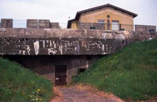 Ligne Maginot - Abri d'Ising (X28) - Entrée de l'abri.
Scan d'une diapo de 2002