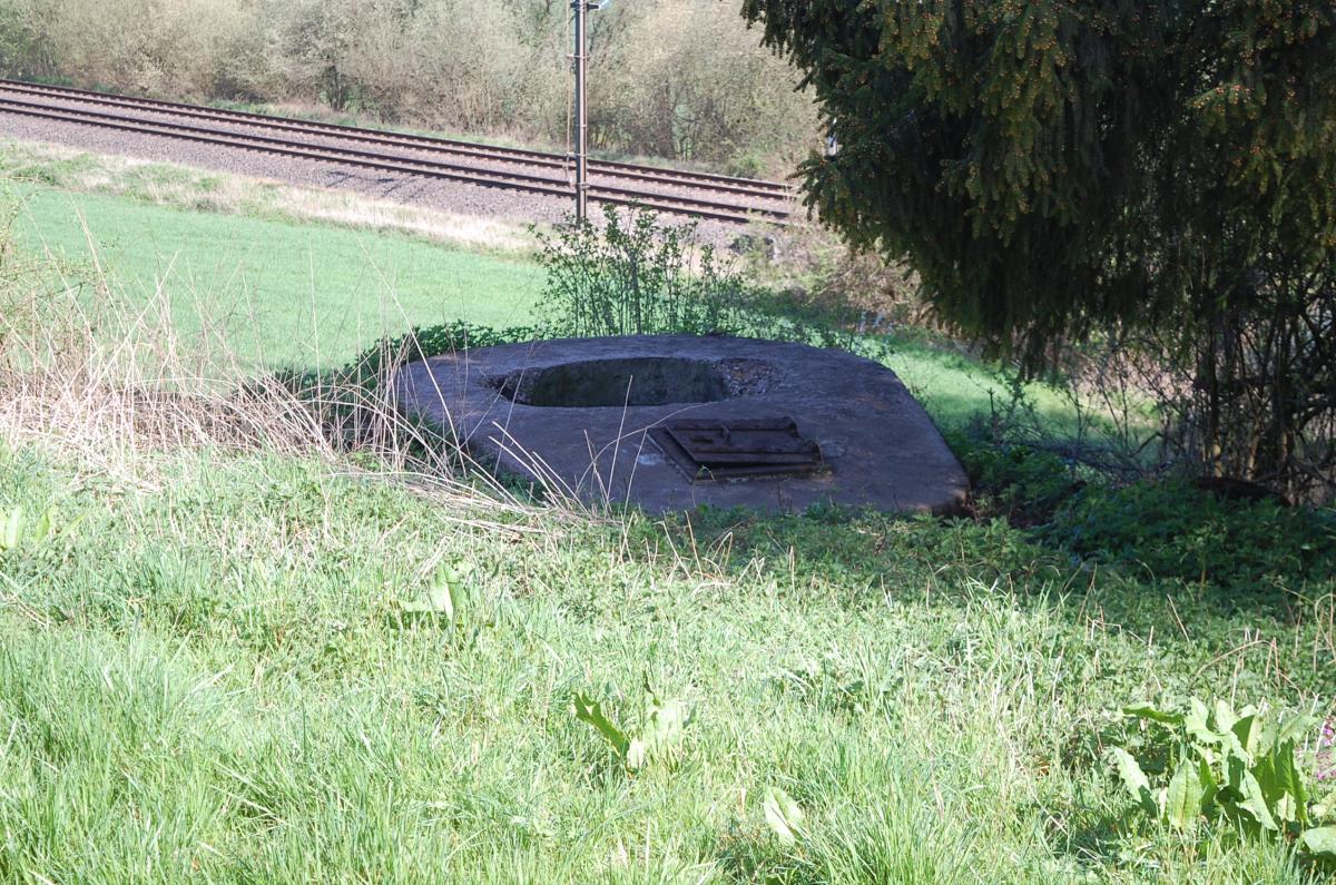 Ligne Maginot - MT17 - (Cuve pour arme d'infanterie) - Cet ouvrage qui était enfoui sous la terre et l'herbe a été 