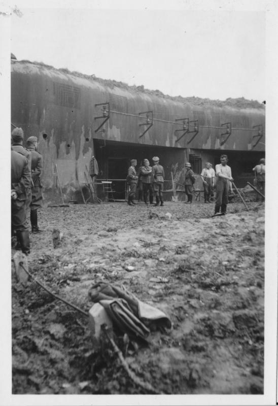 Ligne Maginot - SCHOENENBOURG - (Ouvrage d'artillerie) - Entrée des hommes, 1940.