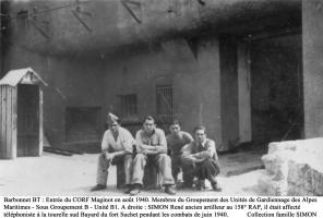 Ligne Maginot - BARBONNET (BT) - (Ouvrage d'artillerie) - Bloc 1
Entrée mixte de l'ouvrage en août 1940
Membres du Groupement des Unités de Gardiennage des Alpes Maritimes - Sous Groupement B - Unité B1.
Voir dans les documents le témoignage de René SIMON.