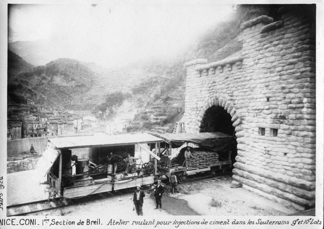Ligne Maginot - GIGNE NORD ( TUNNEL DE ) - (Blockhaus pour arme infanterie) - La construction de la tête de tunnel en 1924
Noter les créneaux défensifs qui disparaitront lors de la reconstruction