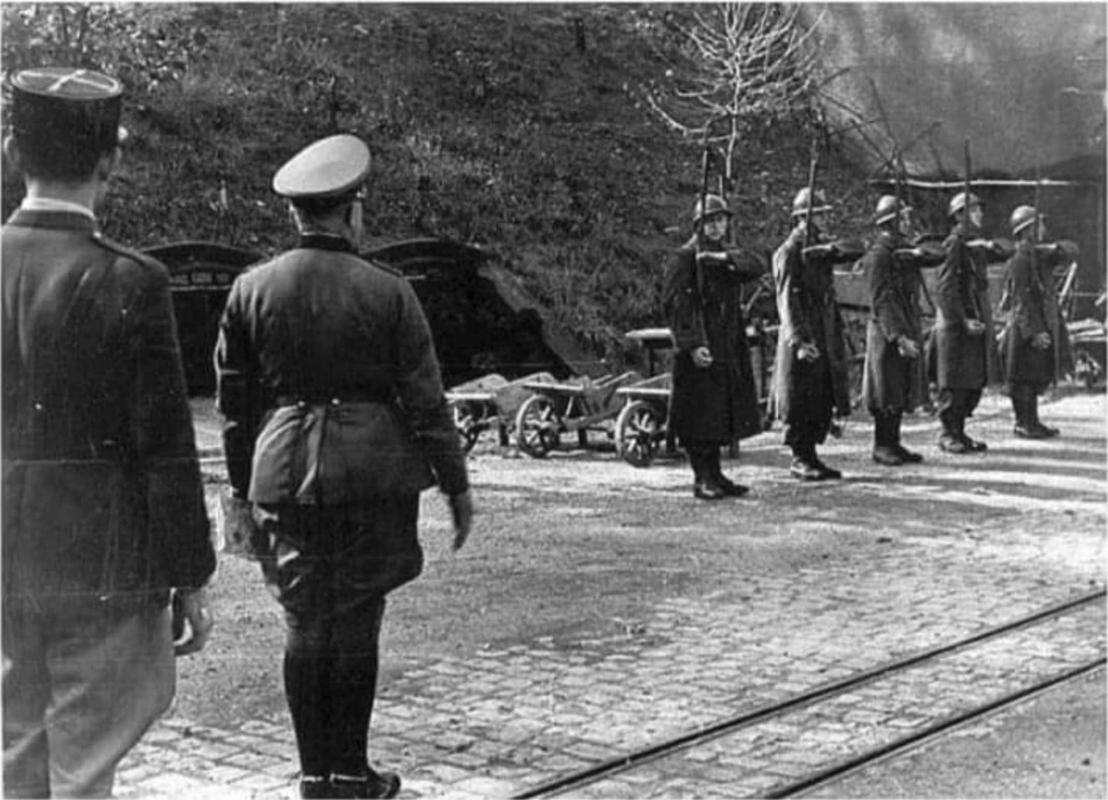 Ligne Maginot - KOBENBUSCH  - A13 - (Ouvrage d'artillerie) -  Photo prise lors de la reddition de l'ouvrage