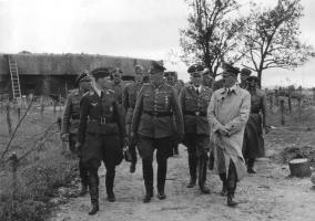 Ligne Maginot - 35/3 - MARCKOLSHEIM SUD - (Casemate d'infanterie - double) -  Visite de la casemate 35/3 par Hitler et des officiers allemands
