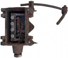 Ligne Maginot - Signaleur  d'effraction -  Boitier micro-rupteur à masselotte, partie du signaleur d'effraction