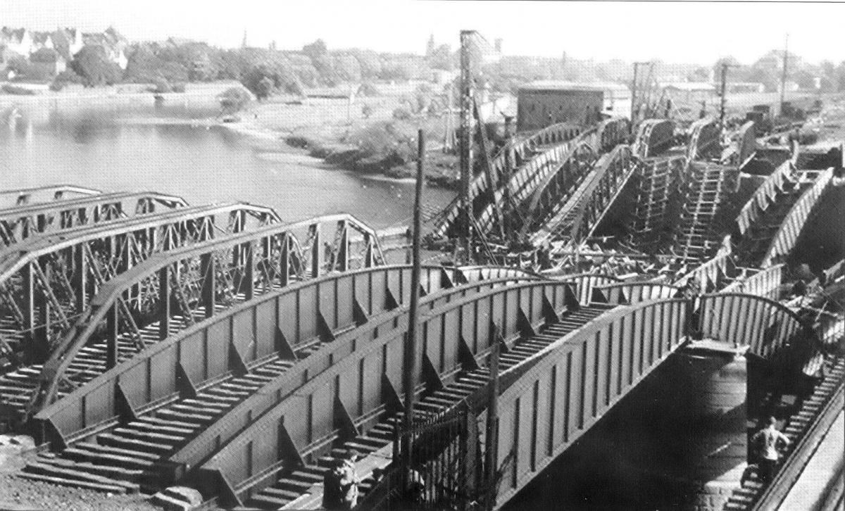Ligne Maginot - PONT VF DE THIONVILLE   - (DMP - Dispositif de Mine Permanent) - Les ponts voie ferrée au sud de Thionville dynamités par le Génie en 1940