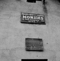 Ligne Maginot - Société Monzies - Plaque du constructeur sur le fronton de la batterie basse de Caurres 
IVR93_19910400311X
