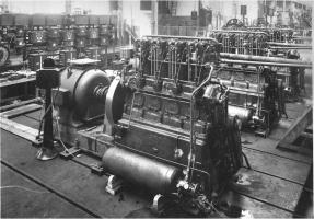Ligne Maginot - Ouvrage de Bousse - Les groupes électrogènes SMIM type 4 SR 18 de l'ouvrage en cours d'essai dans les usines de la SMIM.