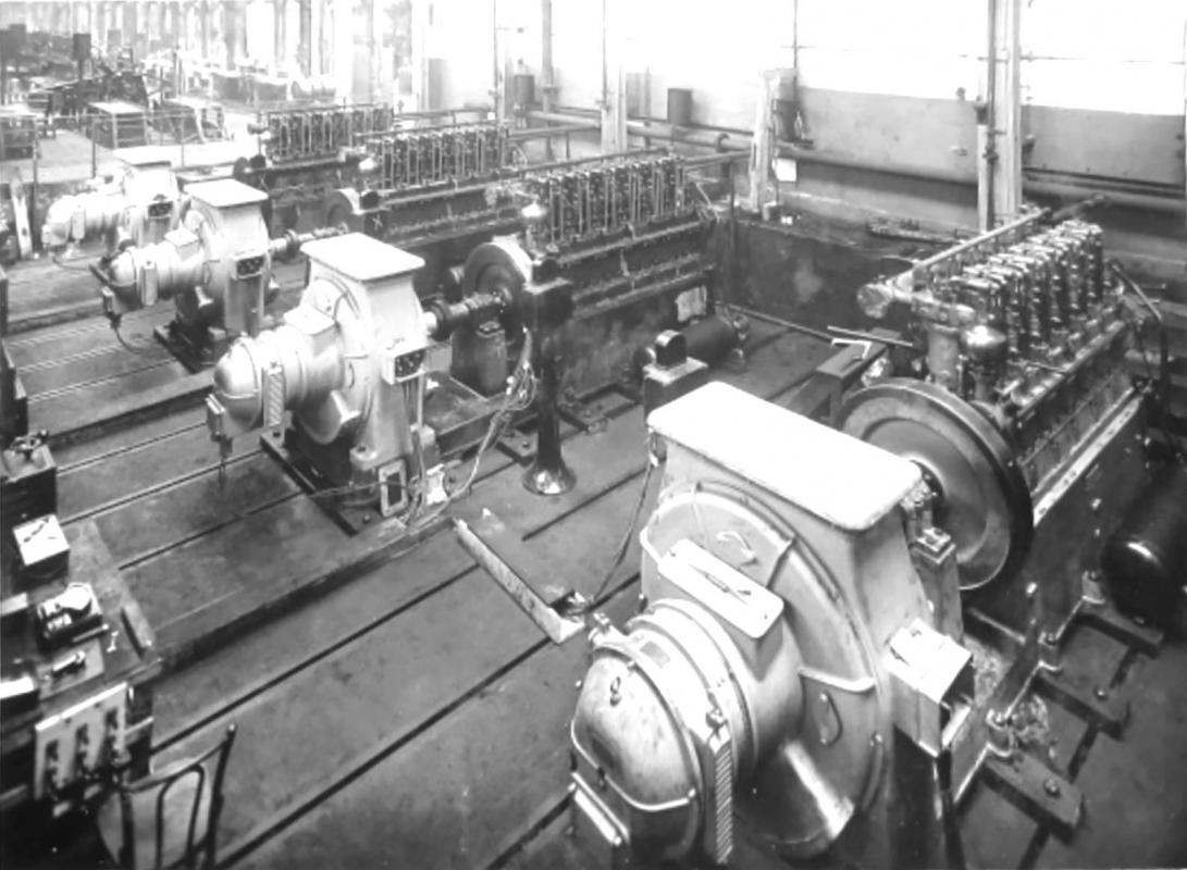 Ligne Maginot - Ouvrages de l'Otterbiel ou du Grand-Hohekirckel - Les groupes électrogènes SMIM type 6 SR 18 de 125 CV de l'ouvrage du de l'Otterbiel ou du Grand-Hohekirckel en cours d'essai dans les usines de la SMIM.