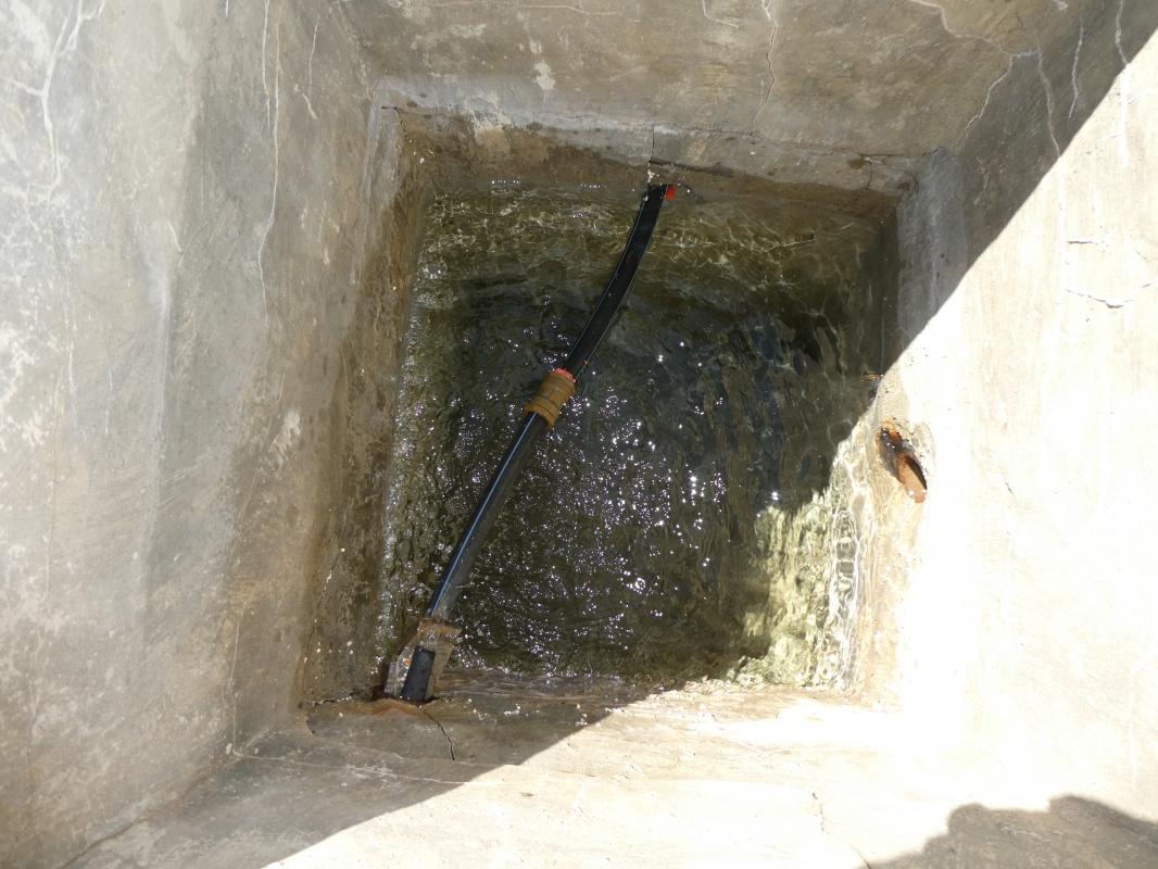 Ligne Maginot - RESTEFOND (Source captée) (Divers) - A droite l'ancien tuyau en fonte qui alimentait le casernement