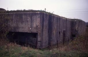 Ligne Maginot - C48 - KOENIGSMACKER NORD - (Casemate d'infanterie) -  La casemate en 1991, fossé déjà inondé
