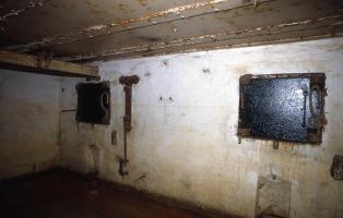 Ligne Maginot - C48 - KOENIGSMACKER NORD - (Casemate d'infanterie) -       L'intérieur de la casemate en 1993

