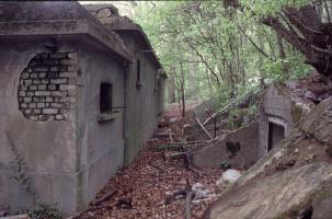 Ligne Maginot - GUERSTLING (POSTE GRM) - (Blockhaus pour arme infanterie) - Arrière du poste.
Etat en 04/1991 