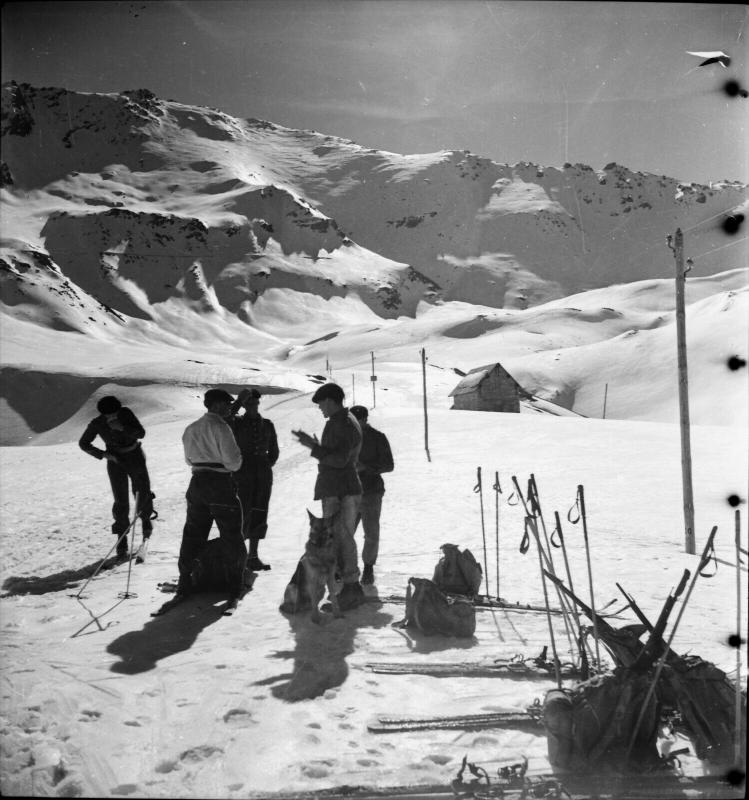 Ligne Maginot - FREJUS - (Casernement) - Alpins aux alentours du poste 1935