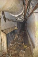 Ligne Maginot - BOIS DE KLANG - X24 (PC III / 164° RIF) - (Abri) - Couloir reliant les escaliers nord et sud avec un urinoir au bas de l'escalier nord