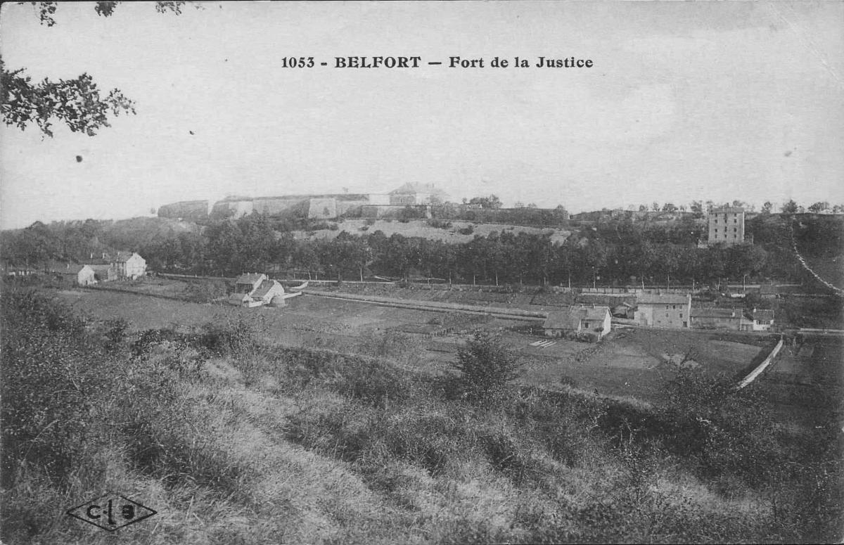 Ligne Maginot - FORT DE LA JUSTICE - RF BELFORT - (PC de Région Fortifiée) - Carte postale 
Vue d'ensemble du fort de la Justice à Belfort 