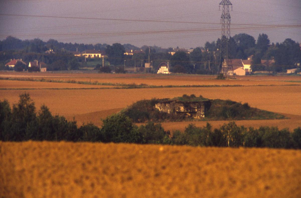 Ligne Maginot - MAUVAIS BOIS - A4 - (Ouvrage d'infanterie) - Bloc 2
La casemate vu depuis la casemate de Laix.