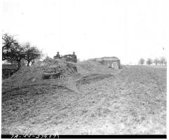 Ligne Maginot - SPIESS 3 - (Blockhaus pour arme infanterie) - Photo prise le 13 décembre 1944.
'A camouflaged 'flak-wagon' is parked near a captured enemy pill-box of the Maginot Line.'