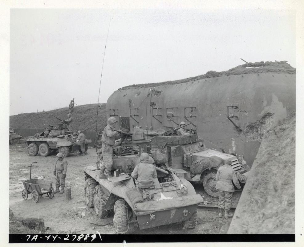 Ligne Maginot - ROHRBACH - FORT CASSO - (Ouvrage d'infanterie) - Bloc 2
American troops of a cavalry reconnaissance squadron. The scarred, out-dated Maginot casemate is used in present battle only as a shield from which to observe enemy activity.

92nd Cavalry Recon. Squadron, 12th Armored Division.