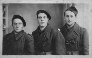 Ligne Maginot - 148° Regiment d'Infanterie de Forteresse - Trois soldats du 148° RIF posant chez le photographe