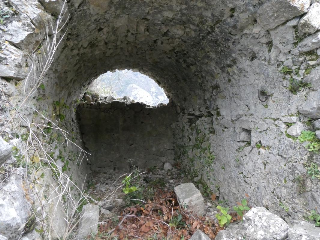 Ligne Maginot - CASTILLON CENTRE - (Cuve pour arme d'infanterie) -   2020  A proximité cuve ou observatoire installé sous le pont