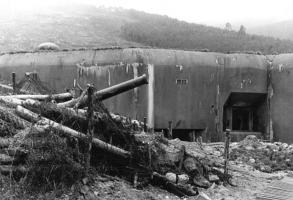 Ligne Maginot - S2 - (Position d'artillerie préparée) - Photo allemande
La batterie avec le bloc 1 à l'arrière plan