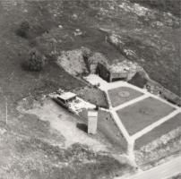 Ligne Maginot - SENTZICH - A16 - (Ouvrage d'infanterie) - Photo aérienne de l'ouvrage en 1940 (?) .
On peut y voir la Guinguette et le transformateur .