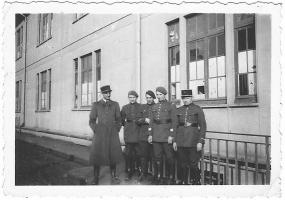 Ligne Maginot - DONCOURT - (Camp de sureté) - Officiers du 149° RIF
Le Lt Scherb Jacques qui commandait le bloc 7 de l'ouvrage de Fermont, 1er à gauche.