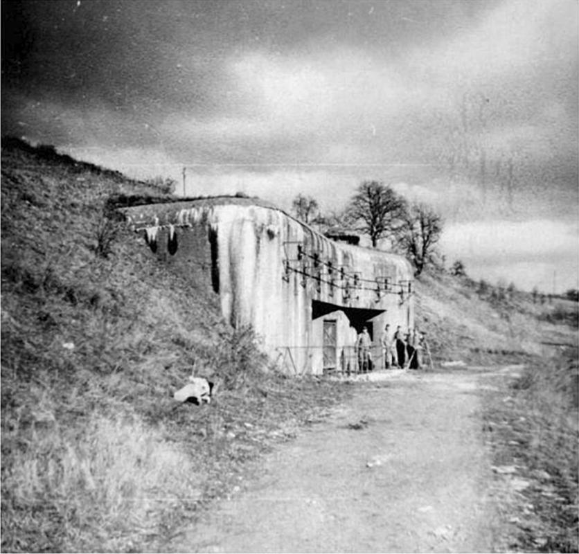 Ligne Maginot - FOUR A CHAUX - FAC - (Ouvrage d'artillerie) - L'entrée des hommes
