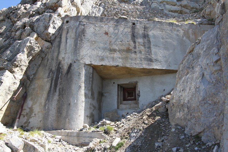 Ligne Maginot - JANUS - (Ouvrage d'artillerie) - Bloc 5
Bloc muni d'un unique créneau observatoire à flanc de montagne