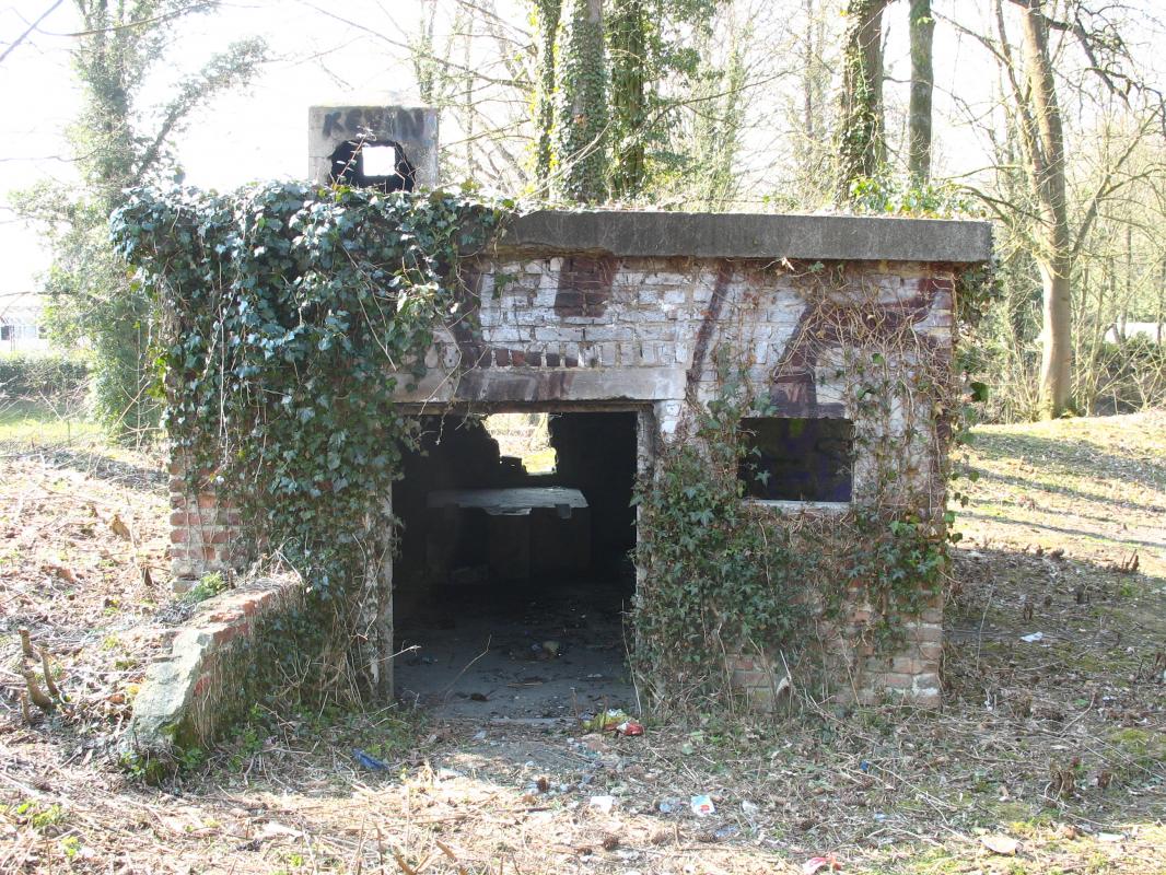 Ligne Maginot - LE QUESNOY - (Stand de tir) - Le blockhaus d'entrainement aux armes antichar
Vue coté arrière