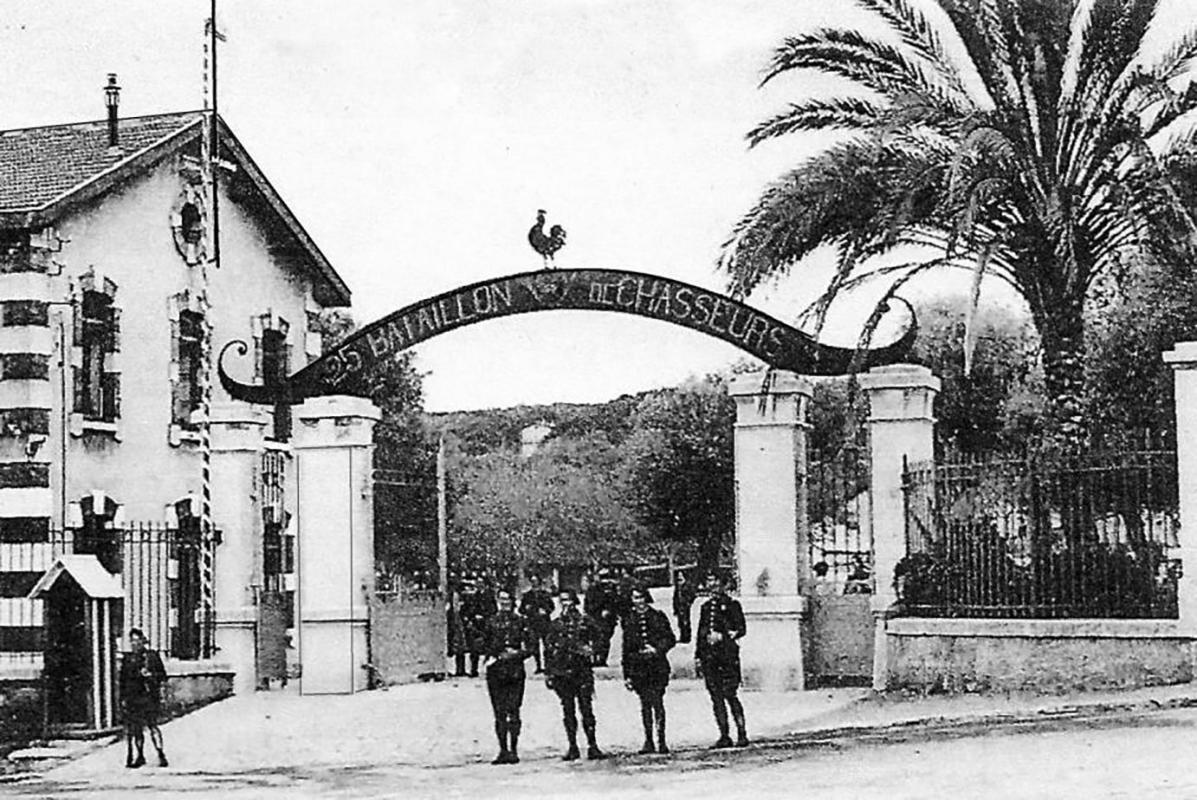 Ligne Maginot - QUARTIER GARDANNE - (Camp de sureté) - L'entrée du quartier occupé par le 25° Bataillon de Chasseurs Alpins (BCA)dans les années 30
