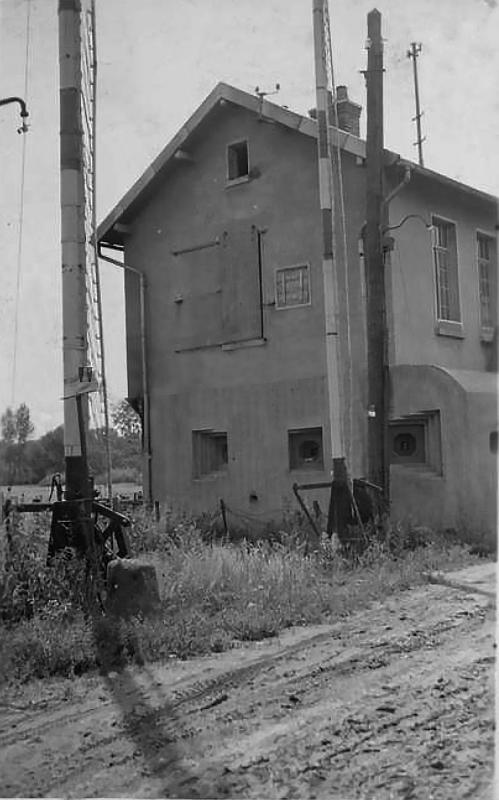 Ligne Maginot - MF9 - SCHLEITHAL EST (GRM) - (Poste GRM - Maison Forte) - Photo de la maison forte 
Cette photo date probablement d'après guerre, la voie ferrée ayant été supprimée
