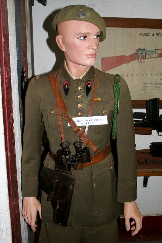 Ligne Maginot - Sous-officier du 2e RG - L'affichage sur le mannequin est erroné. On a bien ici un sous-officier du 2e RG - Musée du Hackenberg